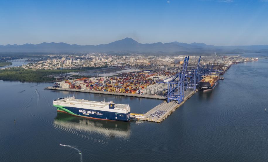 Porto de Paranaguá recebe mais de 5 mil carros em uma única operação