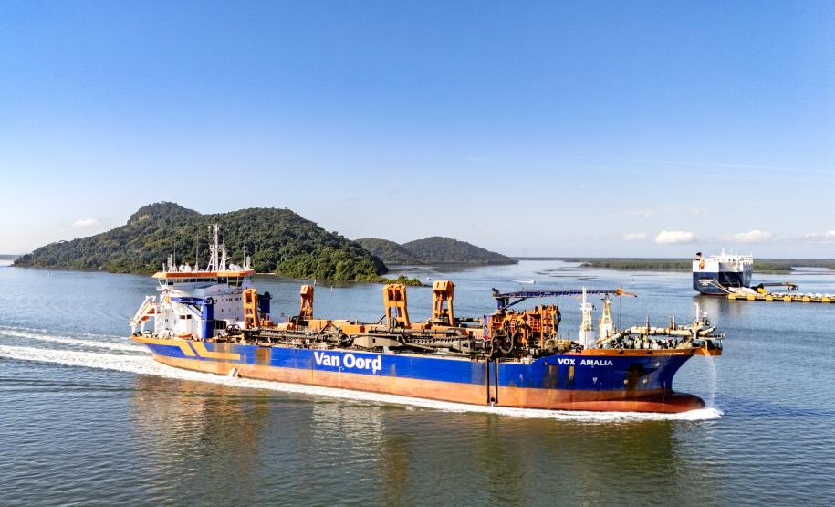 Portos do Paraná realiza campanha de dragagem de manutenção do Canal de Paranaguá