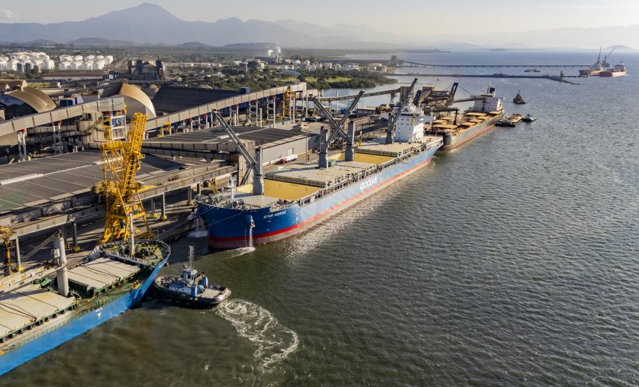 Porto de Paranaguá recebe navio sustentável em viagem inaugural