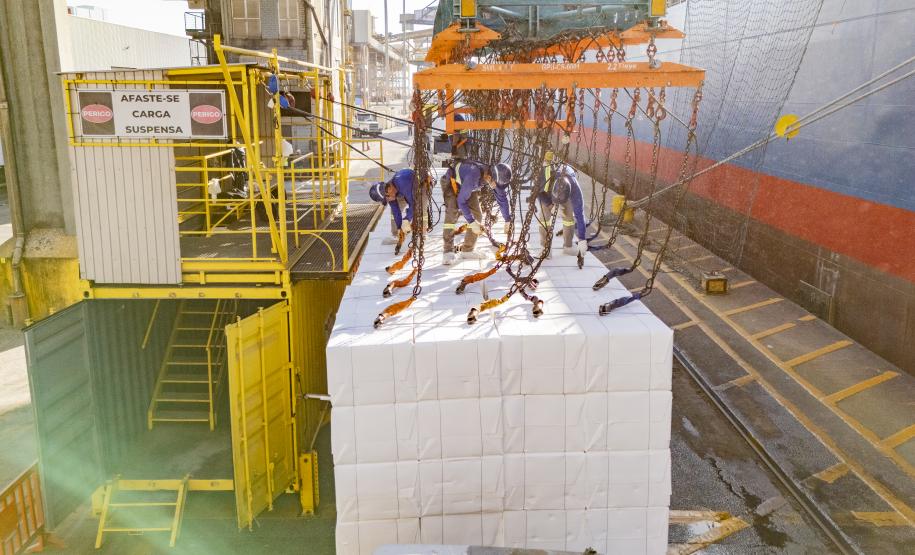 Porto de Paranaguá recebe navio sustentável em viagem inaugural