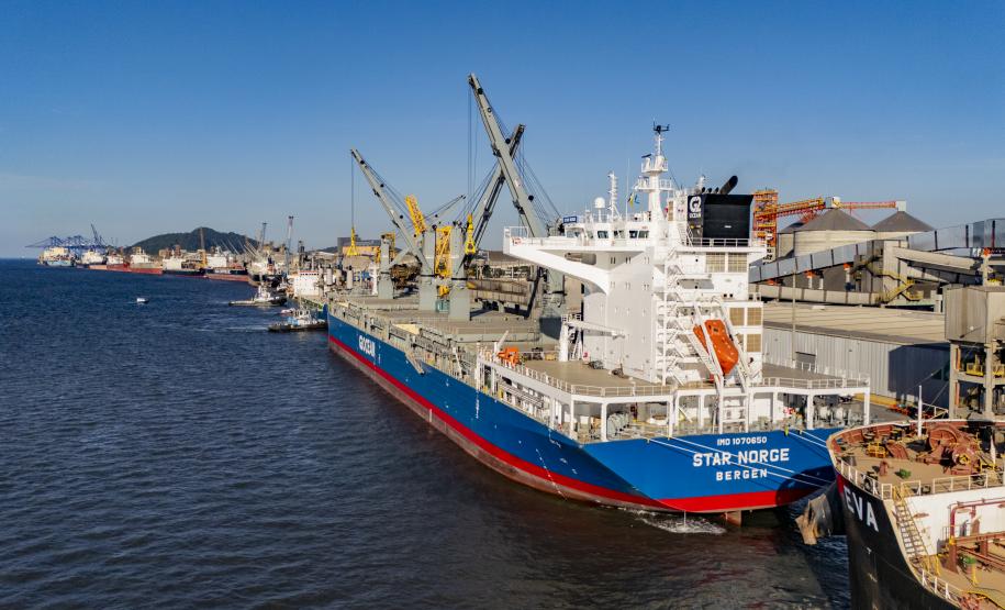 Porto de Paranaguá recebe navio sustentável em viagem inaugural