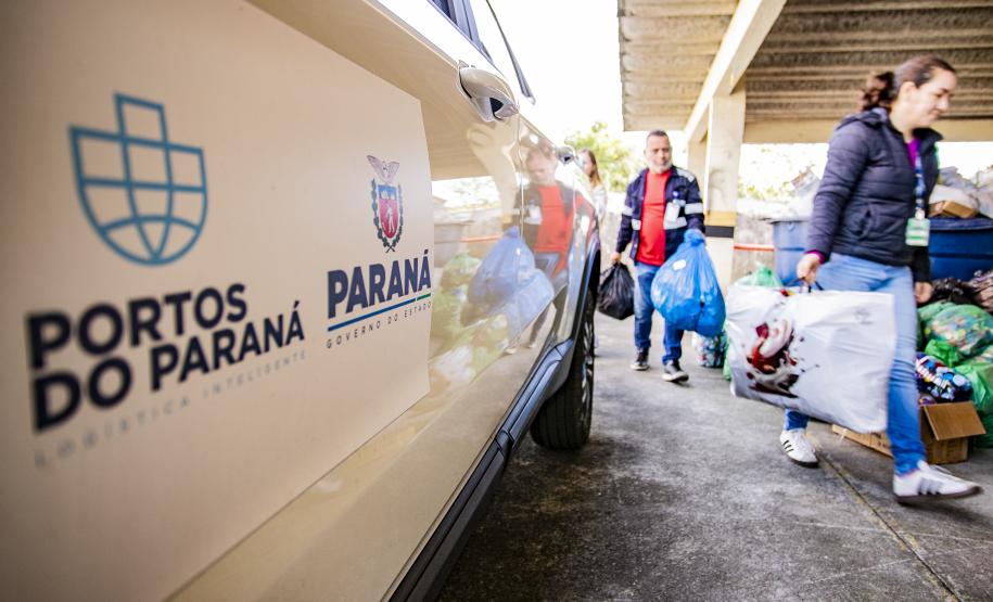 Portos do Paraná entrega quase meia tonelada de tampinhas ao Lar Perseverança