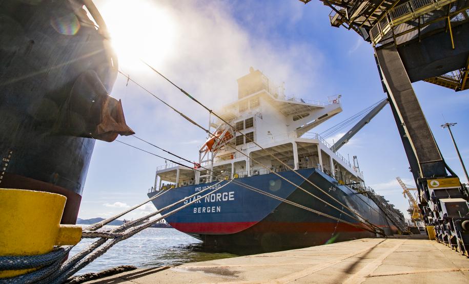 Porto de Paranaguá recebe navio sustentável em viagem inaugural