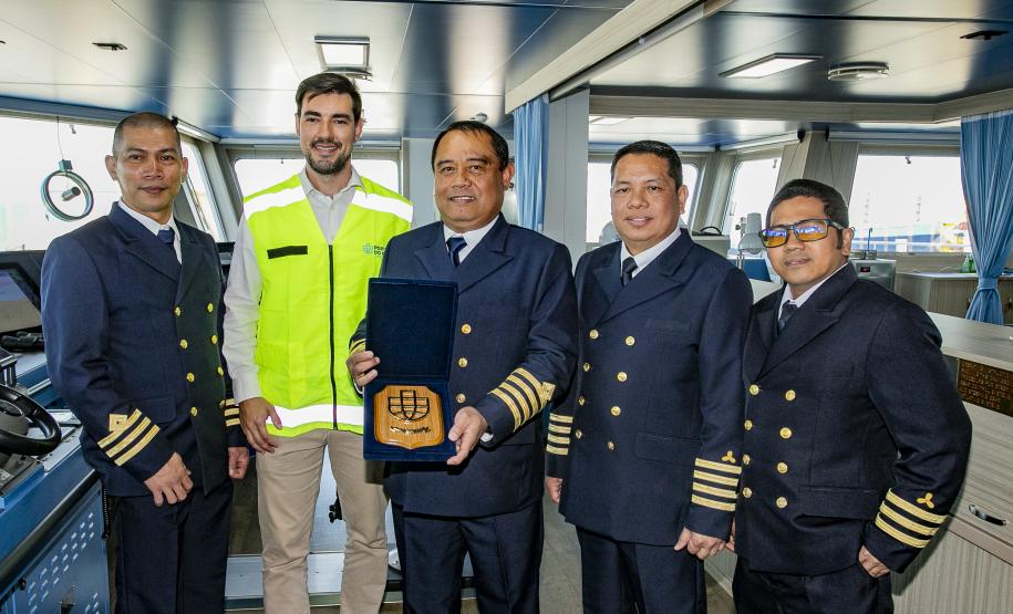 Porto de Paranaguá recebe navio sustentável em viagem inaugural