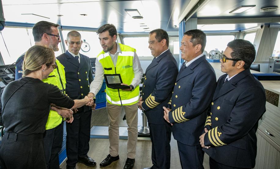 Porto de Paranaguá recebe navio sustentável em viagem inaugural