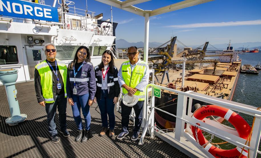 Porto de Paranaguá recebe navio sustentável em viagem inaugural