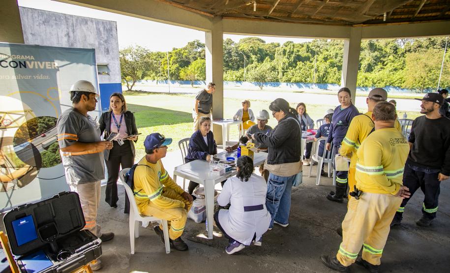 Maio Amarelo alerta caminhoneiros no Pátio de Triagem