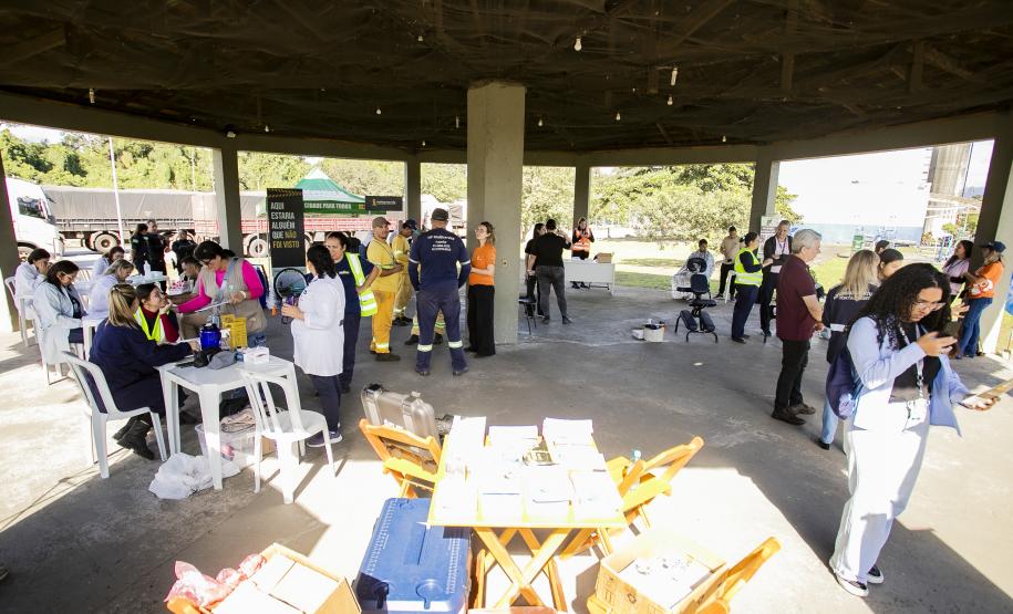 Maio Amarelo alerta caminhoneiros no Pátio de Triagem