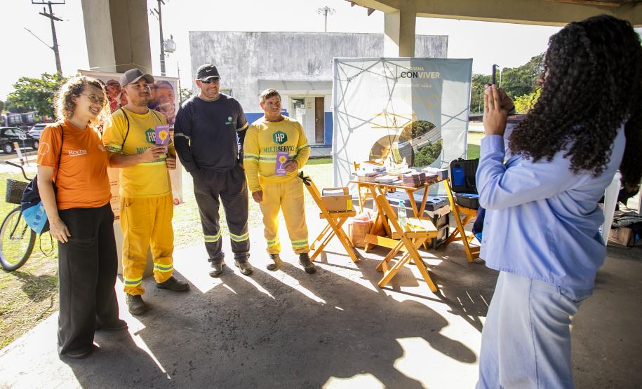 Maio Amarelo alerta caminhoneiros no Pátio de Triagem