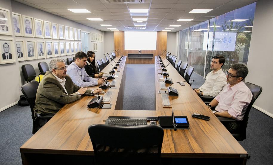 Encontro entre os presidentes e diretores das instituições, realizada no Palácio Taguaré, resultou em uma aproximação e troca de informações úteis para as empresas e os usuários