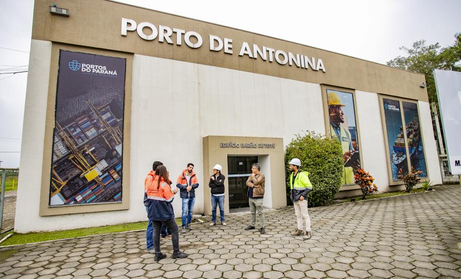 Pavimentação em concreto já ocupa quase toda a extensão da Avenida Conde Matarazzo e da Rua Engenheiro Luís Augusto