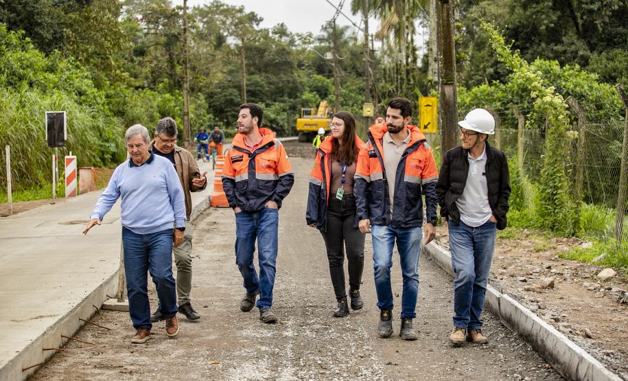 Pavimentação em concreto já ocupa quase toda a extensão da Avenida Conde Matarazzo e da Rua Engenheiro Luís Augusto