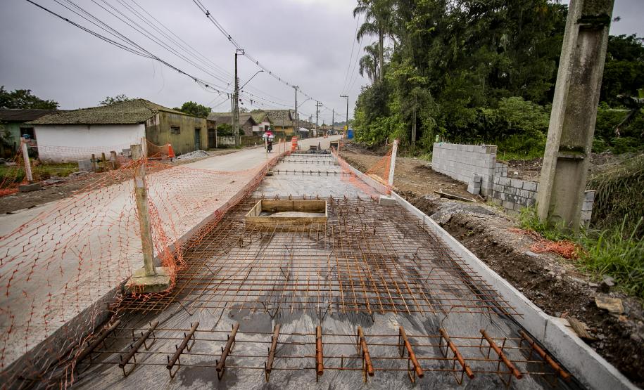 Pavimentação em concreto já ocupa quase toda a extensão da Avenida Conde Matarazzo e da Rua Engenheiro Luís Augusto
