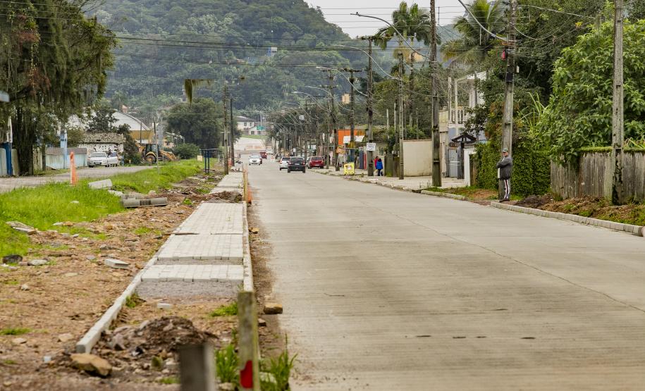 Pavimentação em concreto já ocupa quase toda a extensão da Avenida Conde Matarazzo e da Rua Engenheiro Luís Augusto