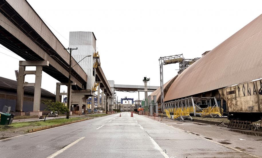 Galeria metálica será içada para conectar a Torre 3 do sistema do Moegão à torre construída no terminal da ALTP