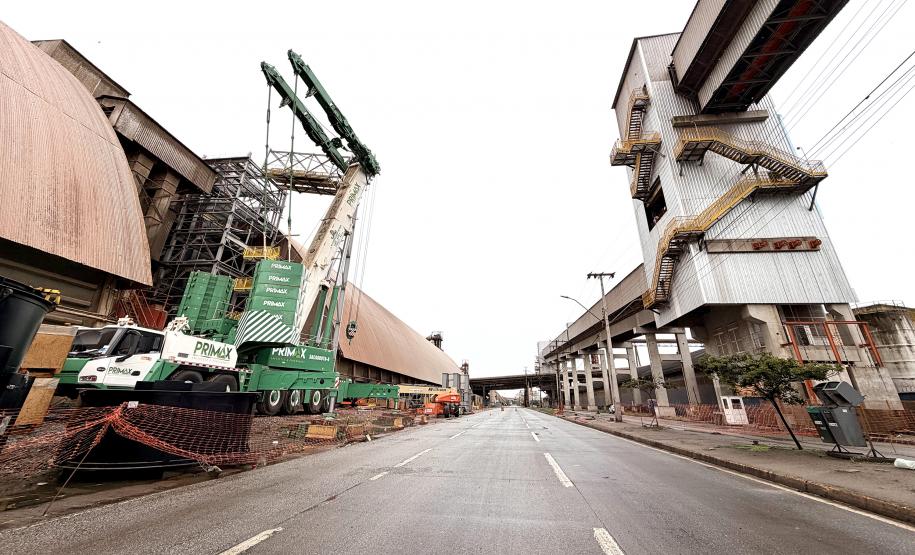 Galeria metálica será içada para conectar a Torre 3 do sistema do Moegão à torre construída no terminal da ALTP