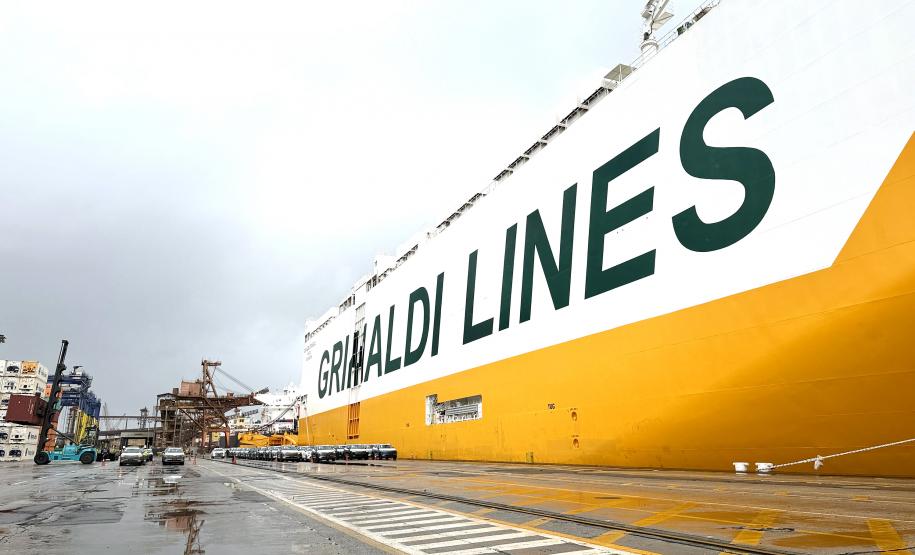Novas montadoras ampliam o recebimento de automóveis no segundo semestre. Porto realiza desembarque recorde de 6 mil veículos de um navio nessa semana