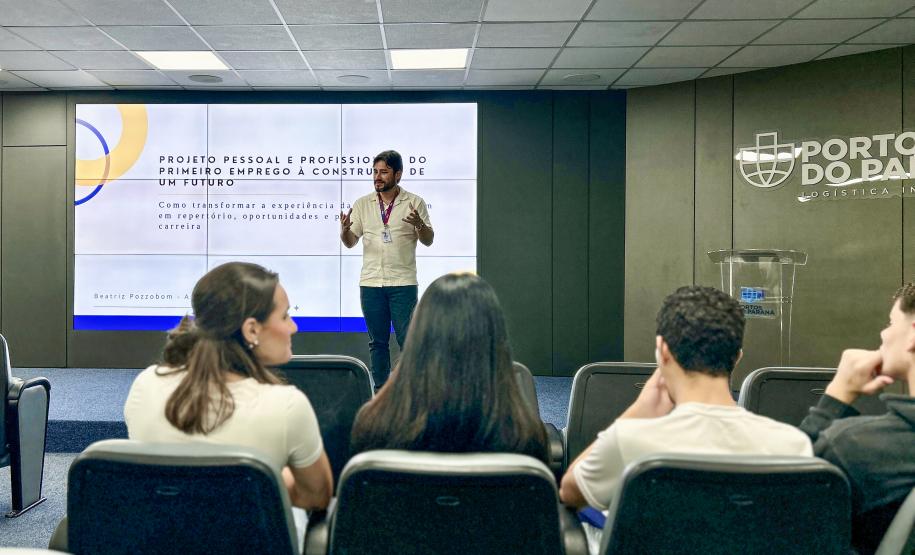 Jovens aprendizes iniciam trajetória profissional na Portos do Paraná