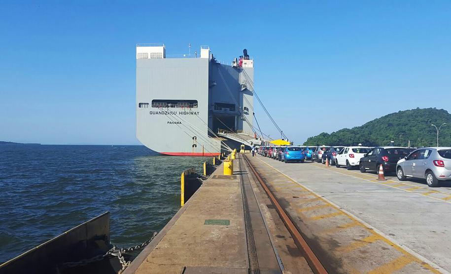 Porto de Paranaguá começa a operar berço exclusivo para veículos, máquinas e equipamentos