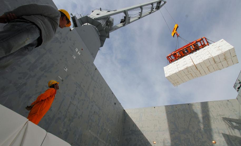 Klabin carrega primeiro navio pelo Porto de Paranaguá