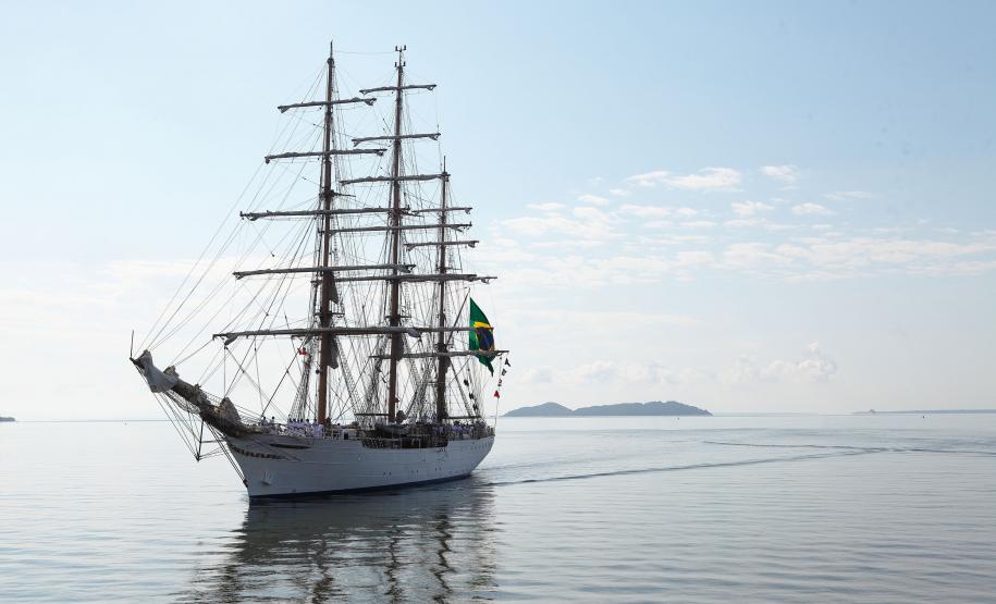Veleiro da Marinha do Brasil, Cisne Branco, chega a Paranaguá Veleiro da Marinha do Brasil, Cisne Branco, chega a Paranaguá