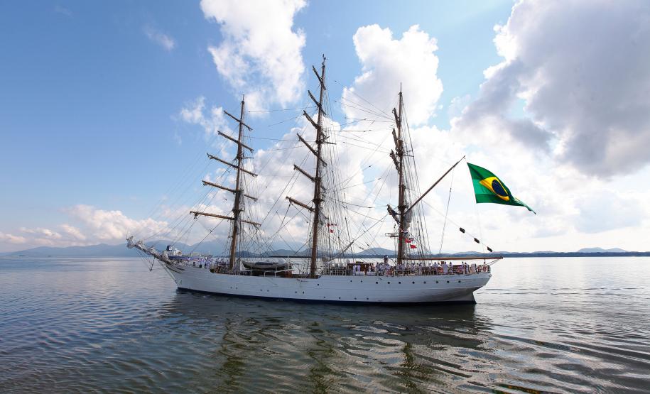 Veleiro da Marinha do Brasil, Cisne Branco, chega a Paranaguá Veleiro da Marinha do Brasil, Cisne Branco, chega a Paranaguá