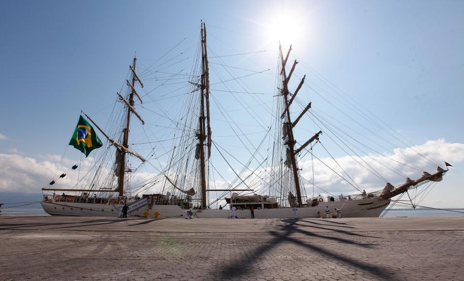 Veleiro da Marinha do Brasil, Cisne Branco, chega a Paranaguá Veleiro da Marinha do Brasil, Cisne Branco, chega a Paranaguá