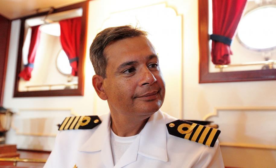 Veleiro da Marinha do Brasil, Cisne Branco, chega a Paranaguá Veleiro da Marinha do Brasil, Cisne Branco, chega a Paranaguá