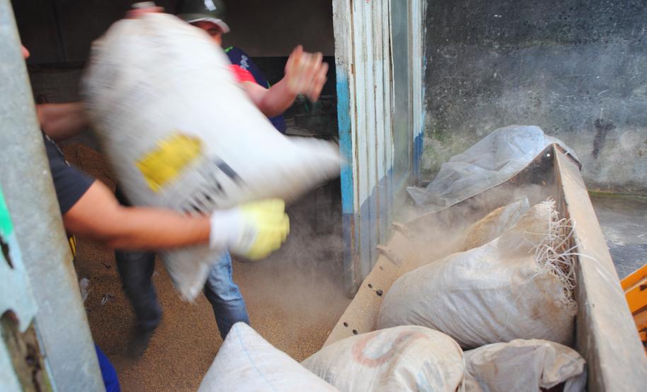 “Operação Rastro” coíbe roubo de cargas de grãos em Paranaguá “Operação Rastro” coíbe roubo de cargas de grãos em Paranaguá