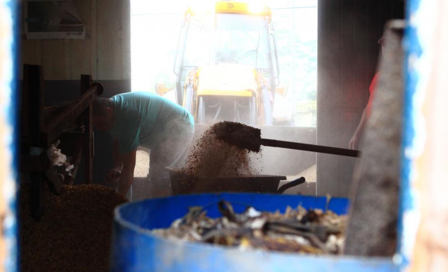 “Operação Rastro” coíbe roubo de cargas de grãos em Paranaguá “Operação Rastro” coíbe roubo de cargas de grãos em Paranaguá