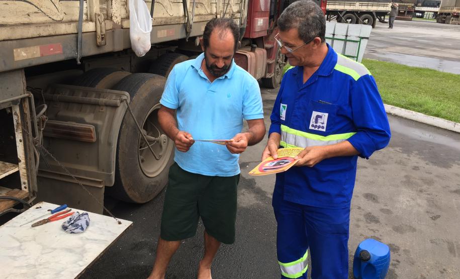 Porto de Paranaguá adere ao Maio Amarelo e promove campanha com caminhoneiros