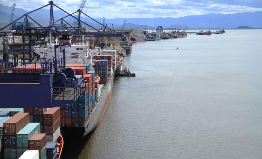 Movimentação de cargas por Paranaguá
cresce acima da média nacional