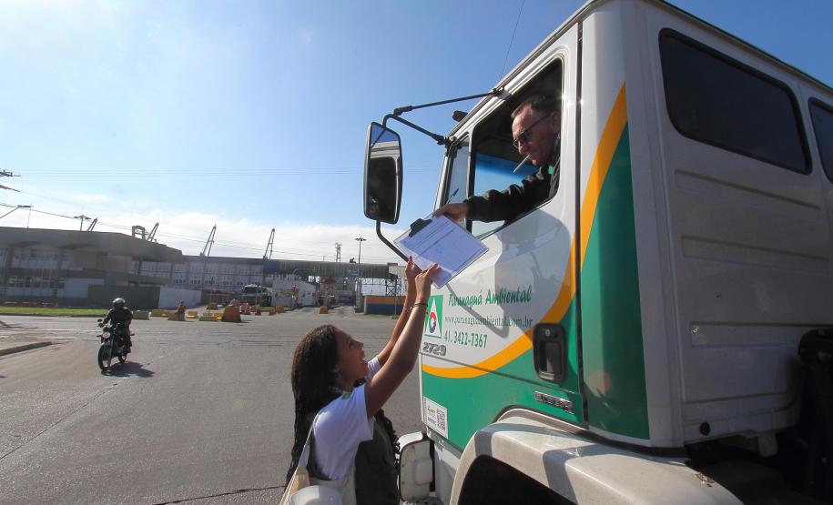 Appa orienta caminhoneiros para correta limpeza das carrocerias Appa orienta caminhoneiros para correta limpeza das carrocerias