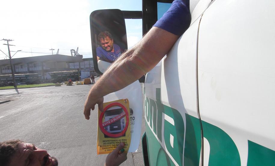 Appa orienta caminhoneiros para correta limpeza das carrocerias Appa orienta caminhoneiros para correta limpeza das carrocerias