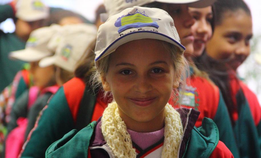 Porto Escola recebe alunos de comunidades rurais de Paranaguá Porto Escola recebe alunos de comunidades rurais de Paranaguá