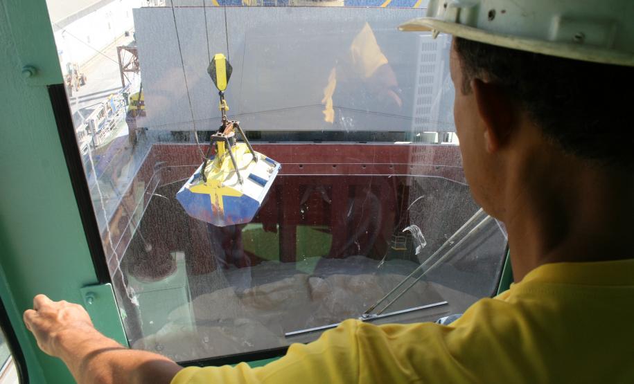 A multa sobre estadia para os importadores pelo descumprimento dos prazos de contrato – o demurrage - caiu 50% nos portos do Paraná nos últimos cinco anos. Os dados são de um estudo feito pelo Sindicato da Indústria de Adubos e Corretivos Agrícolas no Estado do Paraná (Sindiadubos).