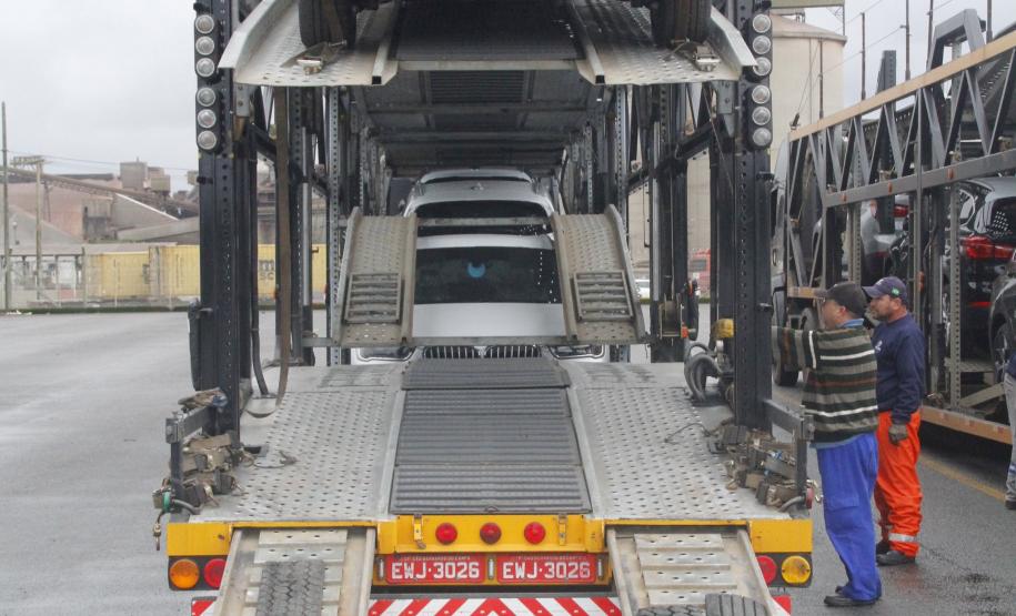 O Porto de Paranaguá bateu o quinto recorde em movimentação de cargas de 2016 ao registrar o maior volume de produtos já carregados no período de seis meses.