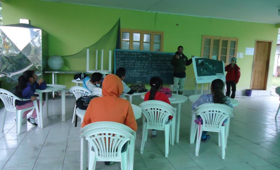 Porto instala contentores de lixo nas comunidades ilhadas da Baía de Paranaguá