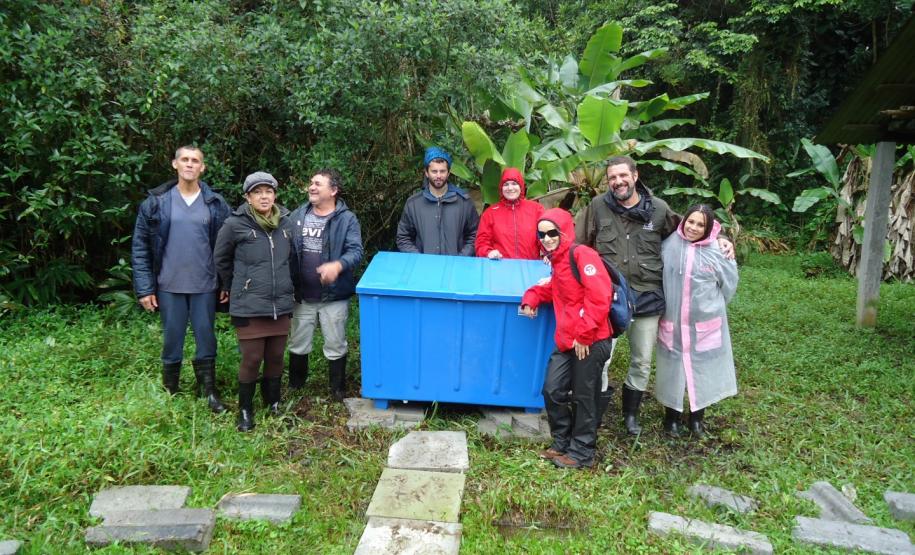 Porto instala contentores de lixo nas comunidades ilhadas da Baía de Paranaguá
