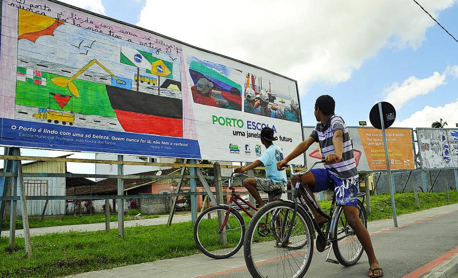 Appa leva para ruas de Paranaguá desenhos vencedores do concurso Porto Escola