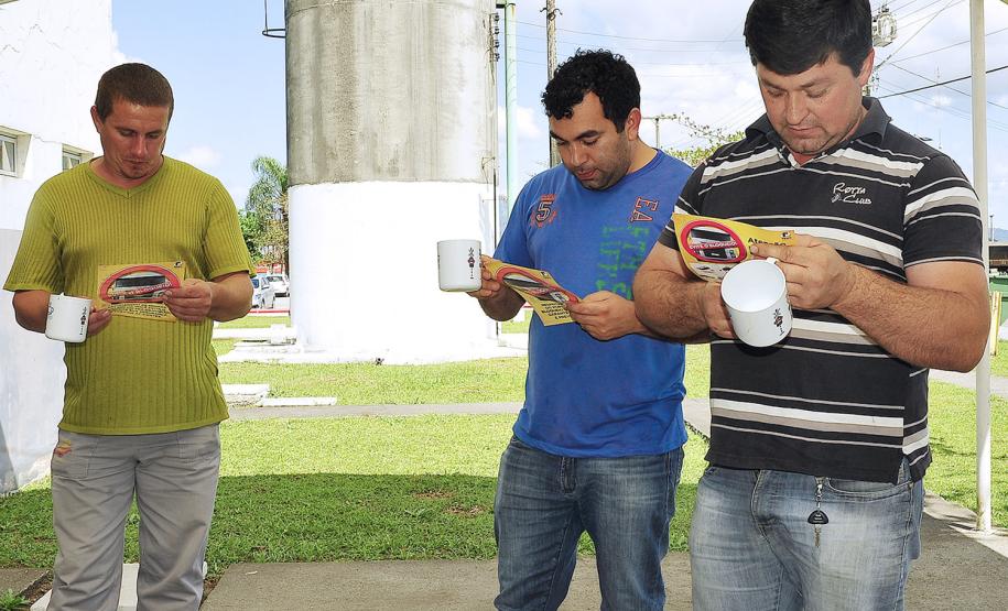 Appa orienta caminhoneiros sobre riscos ao volante na Semana Nacional de Trânsito