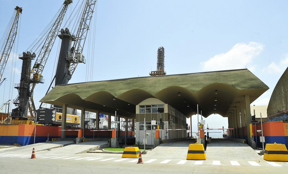 Porto de Paranaguá entrega nova portaria e dobra o número de balanças para pesagem de veículos