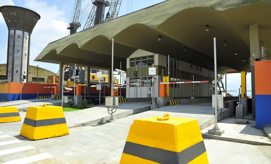 Porto de Paranaguá entrega nova portaria e dobra o número de balanças para pesagem de veículos