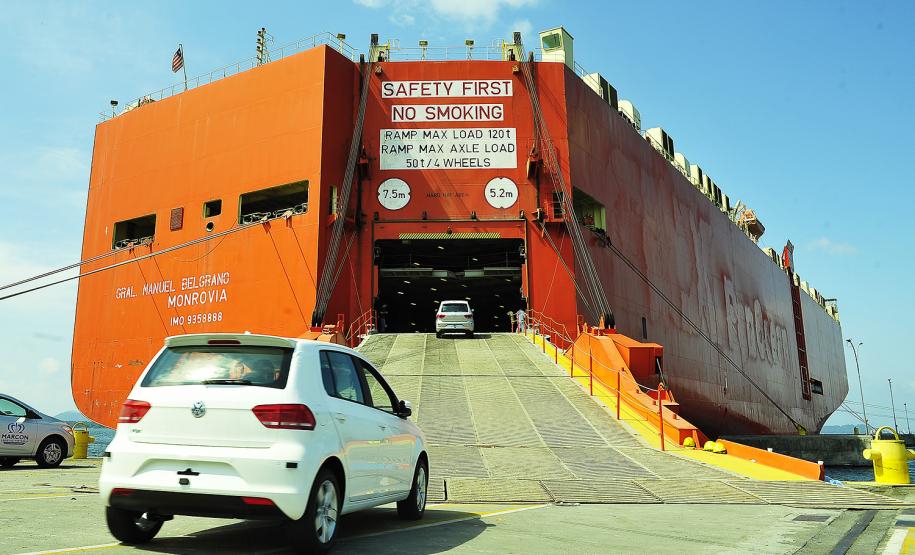 Porto de Paranaguá prevê aumento de 83% na movimentação de veículos