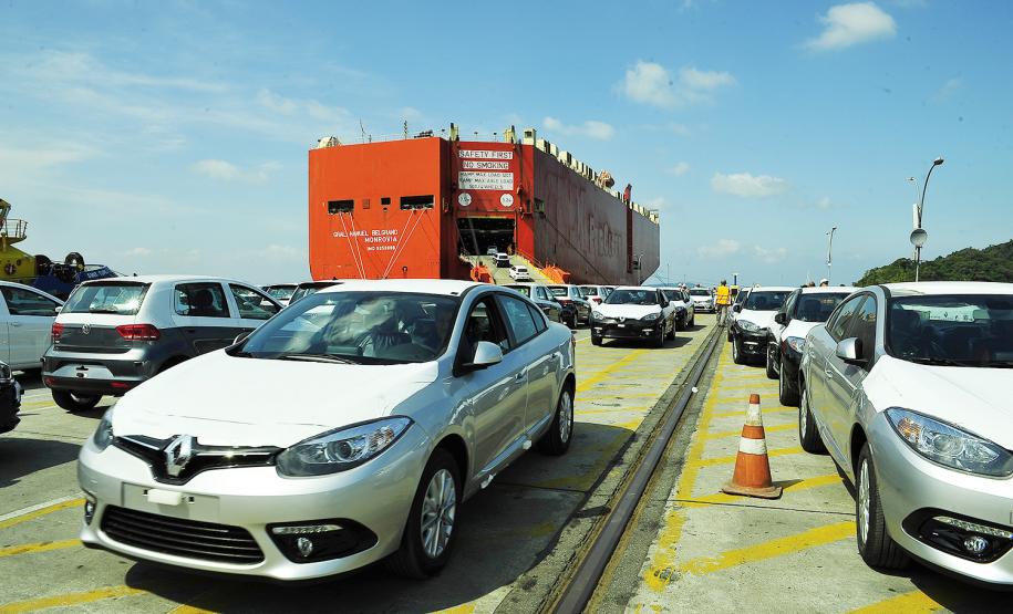 Porto de Paranaguá prevê aumento de 83% na movimentação de veículos