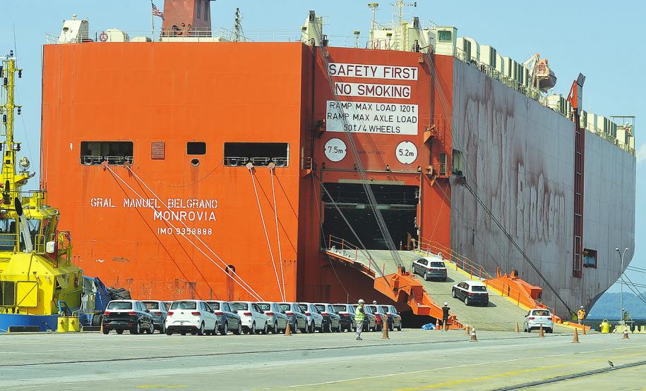 Porto de Paranaguá prevê aumento de 83% na movimentação de veículos