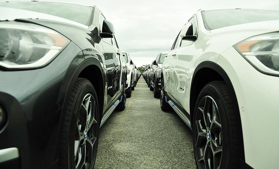 Porto de Paranaguá exporta mais 600 unidades da BMW neste sábado