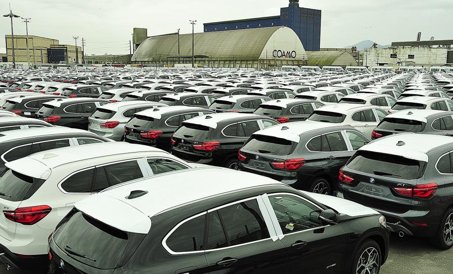 Porto de Paranaguá exporta mais 600 unidades da BMW neste sábado