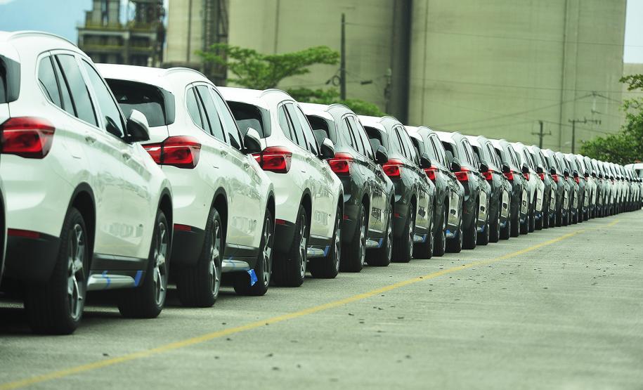 Porto de Paranaguá exporta mais 600 unidades da BMW neste sábado