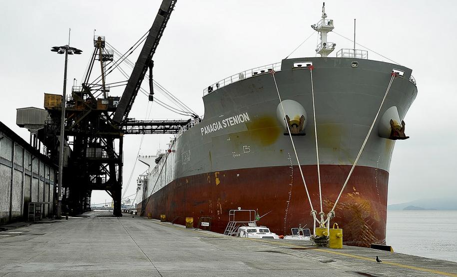 Porto de Paranaguá bate recorde no embarque de açúcar em um único navio